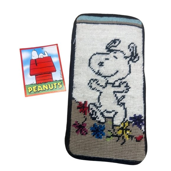 NWT Handcrafted Snoopy Peanuts Needlepoint Eyeglasses Holder Union Trading Co - Picture 1 of 6